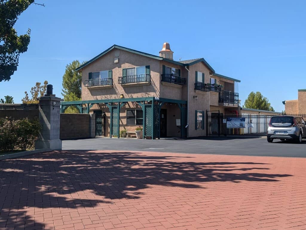 Outdoor veiw of west sacramento leasing office