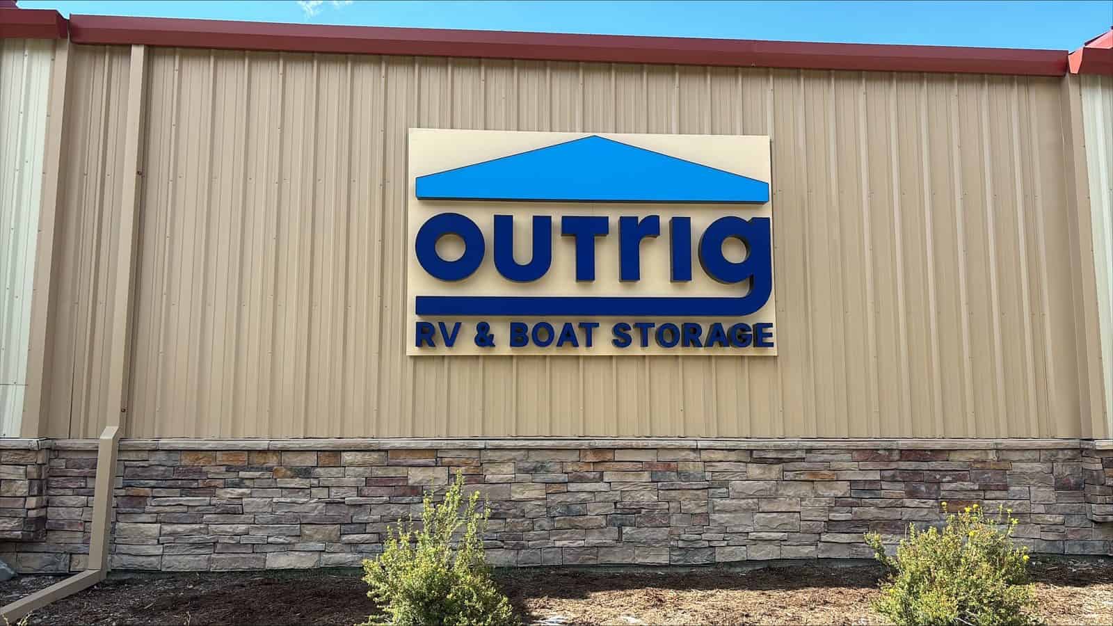 Outrig Storage Sign at Parker